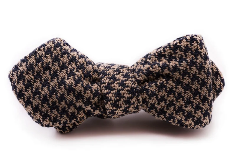 luxury wedding necktie sets for men-Navy & Beige Houndstooth Silk Bourette Bow Tie